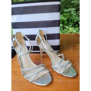 Pelle Moda Silver Sparkle Homecoming Wedding Prom Formal Strappy Shoes. Size 7.